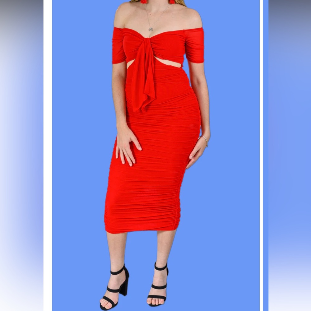Charming red dress ❤️